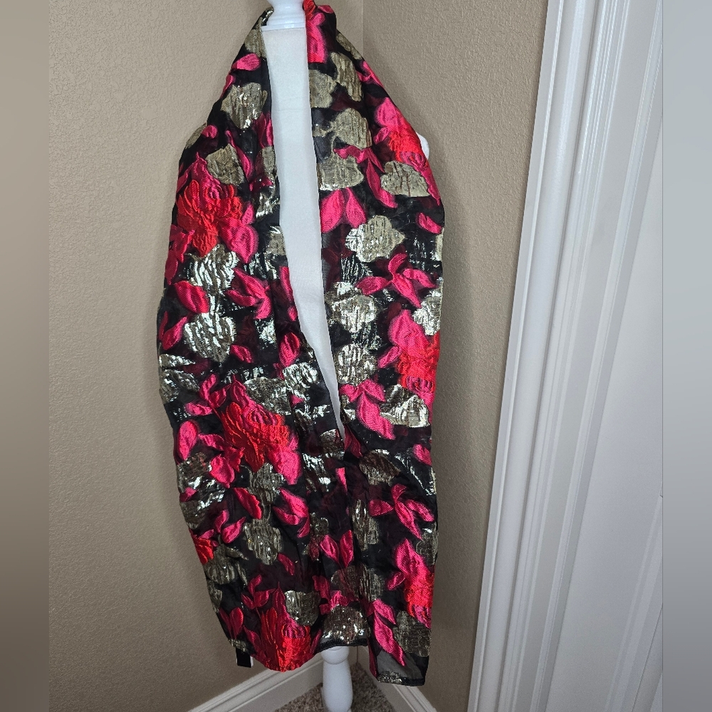 CEZANNE Formal Floral Wrap